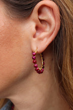 Carica l'immagine nel visualizzatore di Gallery, Bubble Loren - Cerchi realizzati a mano in argento e pietre naturali in occhio di tigre fucsia - Collezione Bubble