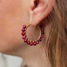 Carica l'immagine nel visualizzatore di Gallery, Bubble Loren - Cerchi realizzati a mano in argento e pietre naturali in occhio di tigre fucsia - Collezione Bubble