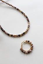 Carica l'immagine nel visualizzatore di Gallery, Bubble Triple Chocolate - Orecchini a cerchio in argento placcato oro e pietre naturali in diaspro zebrato - Collezione Bubble