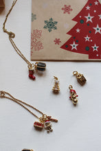 Carica l'immagine nel visualizzatore di Gallery, Charm Omino di Neve Oro - Pendente per collana in ottone di alta qualità - Collezione Charm