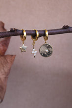 Carica l'immagine nel visualizzatore di Gallery, Charm Colpo di Fulmine Oro - Con zirconi in ottone di alta qualità - Collezione Charm