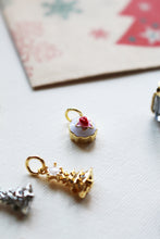 Carica l'immagine nel visualizzatore di Gallery, Charm Cupcake - Pendente per collana in ottone di alta qualità - Collezione Charm