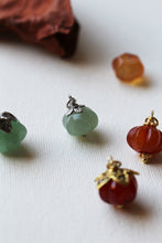 Carica l'immagine nel visualizzatore di Gallery, Charm Zucca Verde - In pietra naturale avventurina verde - Collezione Charm