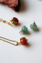 Carica l'immagine nel visualizzatore di Gallery, Charm Zucca Verde - In pietra naturale avventurina verde - Collezione Charm