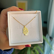 Carica l'immagine nel visualizzatore di Gallery, Charm Manita Oro - Pendente mano di Fatima in argento 925 - Collezione Charm