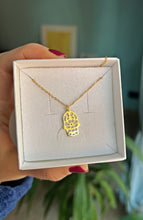 Carica l'immagine nel visualizzatore di Gallery, Charm Manita Oro - Pendente mano di Fatima in argento 925 - Collezione Charm