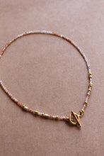 Carica l'immagine nel visualizzatore di Gallery, Collana Abu Dhabi - Girocollo in argento e pietra di sole - Collezione World Tour