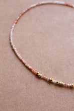 Carica l'immagine nel visualizzatore di Gallery, Collana Abu Dhabi - Girocollo in argento e pietra di sole - Collezione World Tour