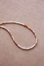 Carica l'immagine nel visualizzatore di Gallery, Collana Abu Dhabi - Girocollo in argento e pietra di sole - Collezione World Tour