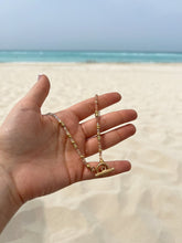 Carica l'immagine nel visualizzatore di Gallery, Collana Abu Dhabi - Girocollo in argento e pietra di sole - Collezione World Tour