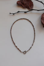 Carica l'immagine nel visualizzatore di Gallery, Collana Abu Dhabi Kunzite - Girocollo realizzato a mano in pietra kunzite - Collezione Abu Dhabi