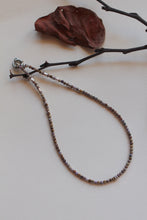 Carica l'immagine nel visualizzatore di Gallery, Collana Abu Dhabi Kunzite - Girocollo realizzato a mano in pietra kunzite - Collezione Abu Dhabi