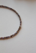 Carica l'immagine nel visualizzatore di Gallery, Collana Abu Dhabi Kunzite - Girocollo realizzato a mano in pietra kunzite - Collezione Abu Dhabi