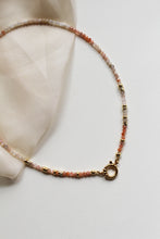 Carica l'immagine nel visualizzatore di Gallery, Collana Abu Dhabi Pietra di Sole - Girocollo realizzato a mano - Collezione World Tour