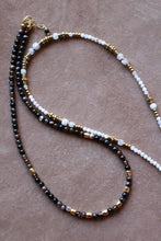 Carica l'immagine nel visualizzatore di Gallery, Collana Bubble Coffee - Girocollo in agata e argento placcato oro - Collezione Bubble