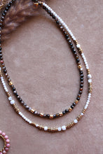 Carica l'immagine nel visualizzatore di Gallery, Collana Bubble Coffee - Girocollo in agata e argento placcato oro - Collezione Bubble