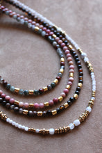 Carica l'immagine nel visualizzatore di Gallery, Collana Bubble Coffee - Girocollo in agata e argento placcato oro - Collezione Bubble