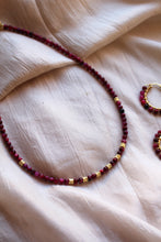 Carica l'immagine nel visualizzatore di Gallery, Collana Bubble Loren - Girocollo in occhio di tigre fucsia e argento - Collezione Bubble