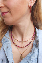 Carica l'immagine nel visualizzatore di Gallery, Collana Bubble Loren - Girocollo in occhio di tigre fucsia e argento - Collezione Bubble