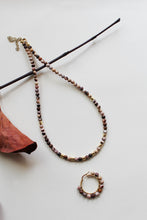 Carica l'immagine nel visualizzatore di Gallery, Collana Bubble Triple Chocolate - Girocollo in diaspro zebrato e argento placcato oro - Collezione Bubble