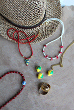 Carica l'immagine nel visualizzatore di Gallery, Collana Limone di Siracusa - Realizzata a mano in acciaio e ceramica siciliana - Collezione World Tour