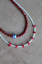 Carica l'immagine nel visualizzatore di Gallery, Collana Sciara Bianca - Realizzata a mano in corallo bamboo bianco e chips in corallo rosso - Collezione World Tour