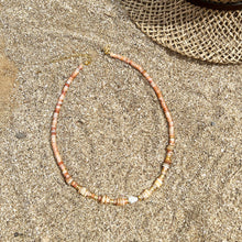 Carica l'immagine nel visualizzatore di Gallery, Collana Maureen - In Diaspro Rosa, Madreperla e Conchiglia - Collezione Under The Sea