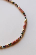 Carica l'immagine nel visualizzatore di Gallery, Collana Mnemba - Realizzata a mano in diaspro rosa, tormalina e argento - Collezione World Tour