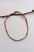 Carica l'immagine nel visualizzatore di Gallery, Collana Mnemba - Realizzata a mano in diaspro rosa, tormalina e argento - Collezione World Tour