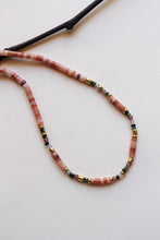 Carica l'immagine nel visualizzatore di Gallery, Collana Mnemba - Realizzata a mano in diaspro rosa, tormalina e argento - Collezione World Tour