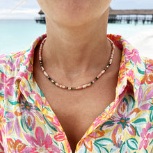 Carica l'immagine nel visualizzatore di Gallery, Collana Mnemba - Realizzata a mano in diaspro rosa, tormalina e argento - Collezione World Tour