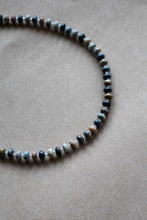 Carica l'immagine nel visualizzatore di Gallery, Collana Picasso - Chocker realizzato a mano - L'artigianato per tuttiCollana Picasso - Chocker realizzato a mano - L'artigianato per tutti