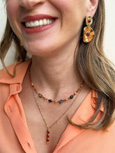Carica l'immagine nel visualizzatore di Gallery, Collana Rocca di Sorano - Collana singapore con pendente boho con pietre in onice rossa - Foglie D'ambra - Collezione World Tour1