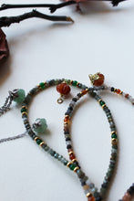 Carica l'immagine nel visualizzatore di Gallery, Collana Skógur - Girocollo in agata muschiata, giada e argento - Luna e Muschio - Collezione World Tour