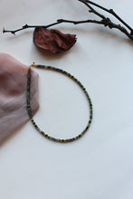 Carica l'immagine nel visualizzatore di Gallery, Collana Skógur - Girocollo in agata muschiata, giada e argento - Luna e Muschio - Collezione World Tour