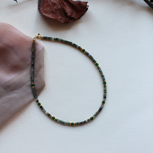 Carica l'immagine nel visualizzatore di Gallery, Collana Skógur - Girocollo in agata muschiata, giada e argento - Luna e Muschio - Collezione World Tour