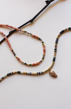 Carica l'immagine nel visualizzatore di Gallery, Collana Zanzibar - Realizzata a mano in amazzonite, pietra di sole e argento - Collezione World Tour