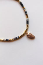 Carica l'immagine nel visualizzatore di Gallery, Collana Zanzibar - Realizzata a mano in amazzonite, pietra di sole e argento - Collezione World Tour