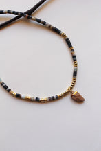 Carica l'immagine nel visualizzatore di Gallery, Collana Zanzibar - Realizzata a mano in amazzonite, pietra di sole e argento - Collezione World Tour