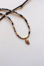 Carica l'immagine nel visualizzatore di Gallery, Collana Zanzibar - Realizzata a mano in amazzonite, pietra di sole e argento - Collezione World Tour