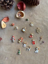 Carica l'immagine nel visualizzatore di Gallery, Pendente Albero di Natale Argento - Charm in ottone di alta qualità e zirconi - Collezione Charm