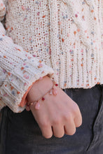 Carica l'immagine nel visualizzatore di Gallery, Bracciale Petalo - Oro rosa realizzato a mano con pietre - L'artigianato per tutti