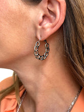 Carica l'immagine nel visualizzatore di Gallery, Orecchini Bressanone - Cerchi in acciaio inossidabile waterproof - Foglie D'Ambra - Collezione World Tour