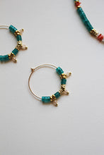 Carica l'immagine nel visualizzatore di Gallery, Orecchini Capo Verde - Realizzati a mano in giada turchese e occhio di gatto - Collezione World Tour