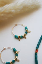 Carica l'immagine nel visualizzatore di Gallery, Orecchini Capo Verde - Realizzati a mano in giada turchese e occhio di gatto - Collezione World Tour