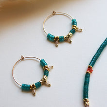Carica l'immagine nel visualizzatore di Gallery, Orecchini Capo Verde - Realizzati a mano in giada turchese e occhio di gatto - Collezione World Tour