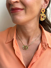 Carica l'immagine nel visualizzatore di Gallery, Collana Colline del Chianti - Groumetta con pendente semicerchio e pietra naturale - Foglie D'ambra - Collezione World Tour