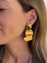 Carica l'immagine nel visualizzatore di Gallery, Orecchini Tramonto su Praga - Realizzati in acciaio inossidabile e anallergico - Luna e Muschio - Collezione World Tour