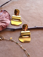 Carica l'immagine nel visualizzatore di Gallery, Orecchini Tramonto su Praga - Realizzati in acciaio inossidabile e anallergico - Luna e Muschio - Collezione World Tour