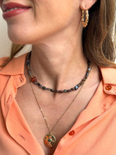 Carica l'immagine nel visualizzatore di Gallery, Pumpkin Valley - In bronzite e zucca agata rossa - Foglie D'Ambra - Collezione World Tour